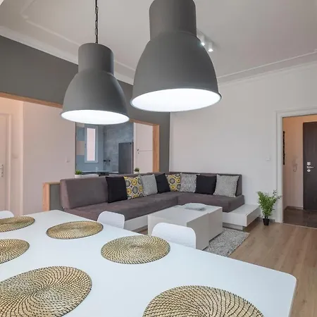 Bluewaveplace - Stylish 2 Bedroom In Center Of דירה