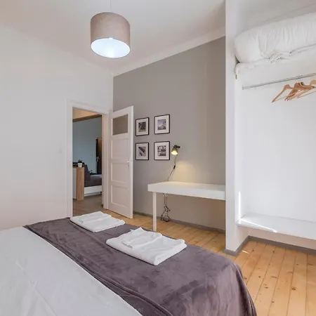 Bluewaveplace - Stylish 2 Bedroom In Center Of דירה