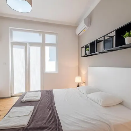 Bluewaveplace - Stylish 2 Bedroom In Center Of דירה *