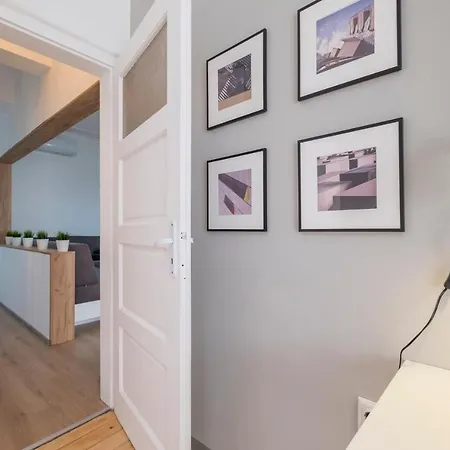 דירה Bluewaveplace - Stylish 2 Bedroom In Center Of סופיה