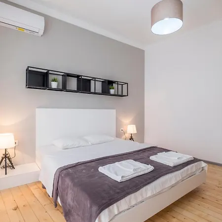 Bluewaveplace - Stylish 2 Bedroom In Center Of דירה