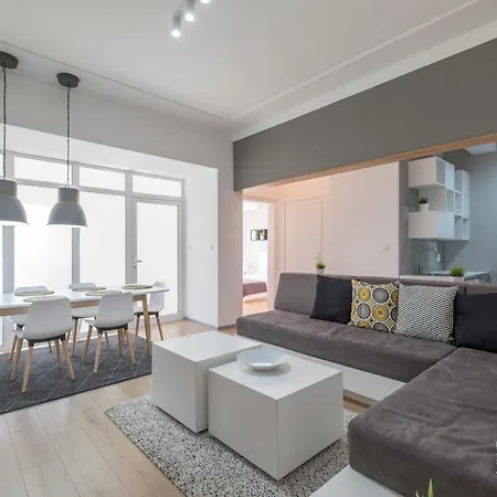 דירה Bluewaveplace - Stylish 2 Bedroom In Center Of סופיה