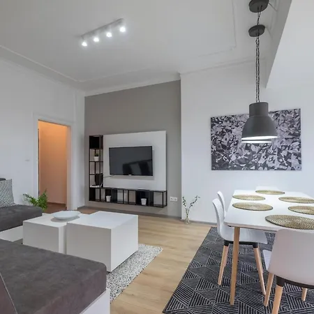 דירה Bluewaveplace - Stylish 2 Bedroom In Center Of סופיה