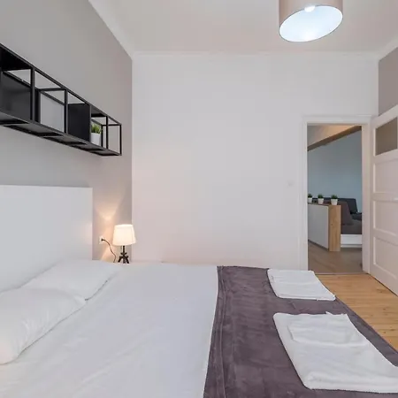 דירה Bluewaveplace - Stylish 2 Bedroom In Center Of סופיה