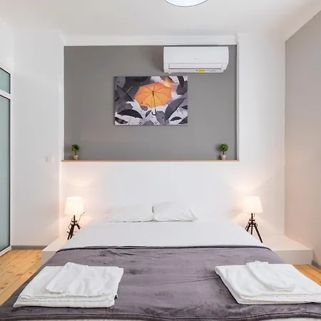 Bluewaveplace - Stylish 2 Bedroom In Center Of