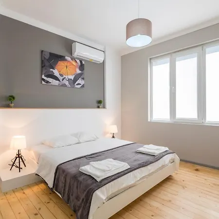 Bluewaveplace - Stylish 2 Bedroom In Center Of *