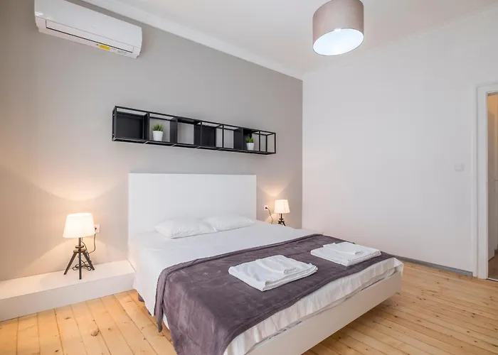 Bluewaveplace - Stylish 2 Bedroom In Center Of Daire