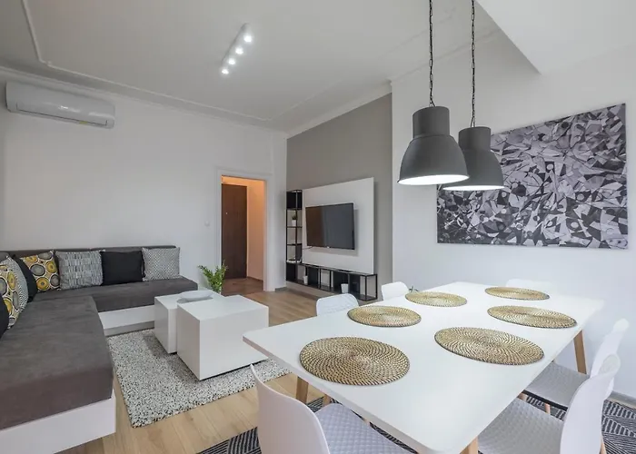 Bluewaveplace - Stylish 2 Bedroom In Center Of