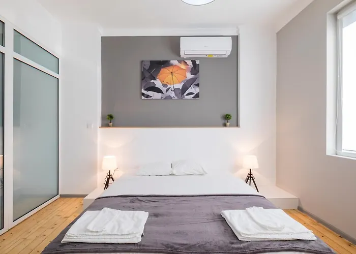 Bluewaveplace - Stylish 2 Bedroom In Center Of