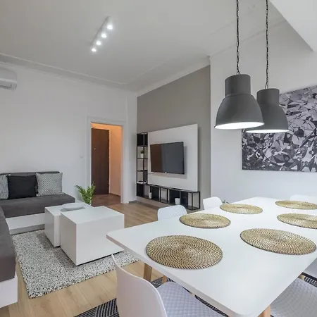 Bluewaveplace - Stylish 2 Bedroom In Center Of