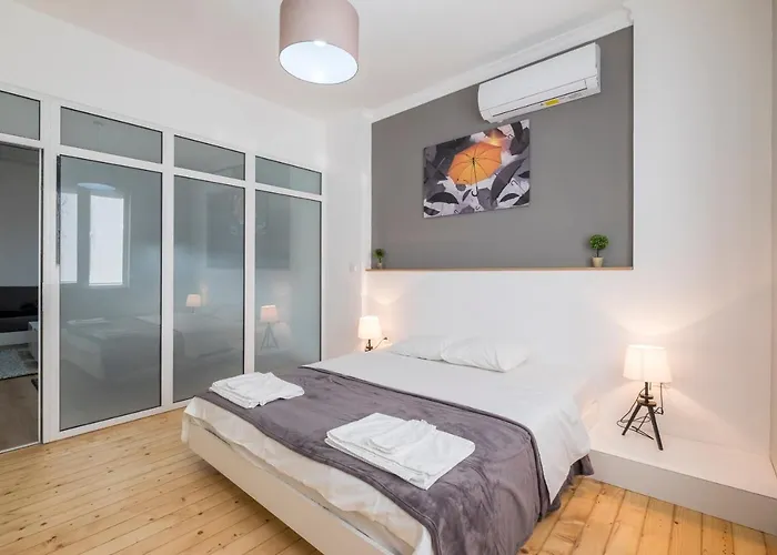 Bluewaveplace - Stylish 2 Bedroom In Center Of Appartement Sofia